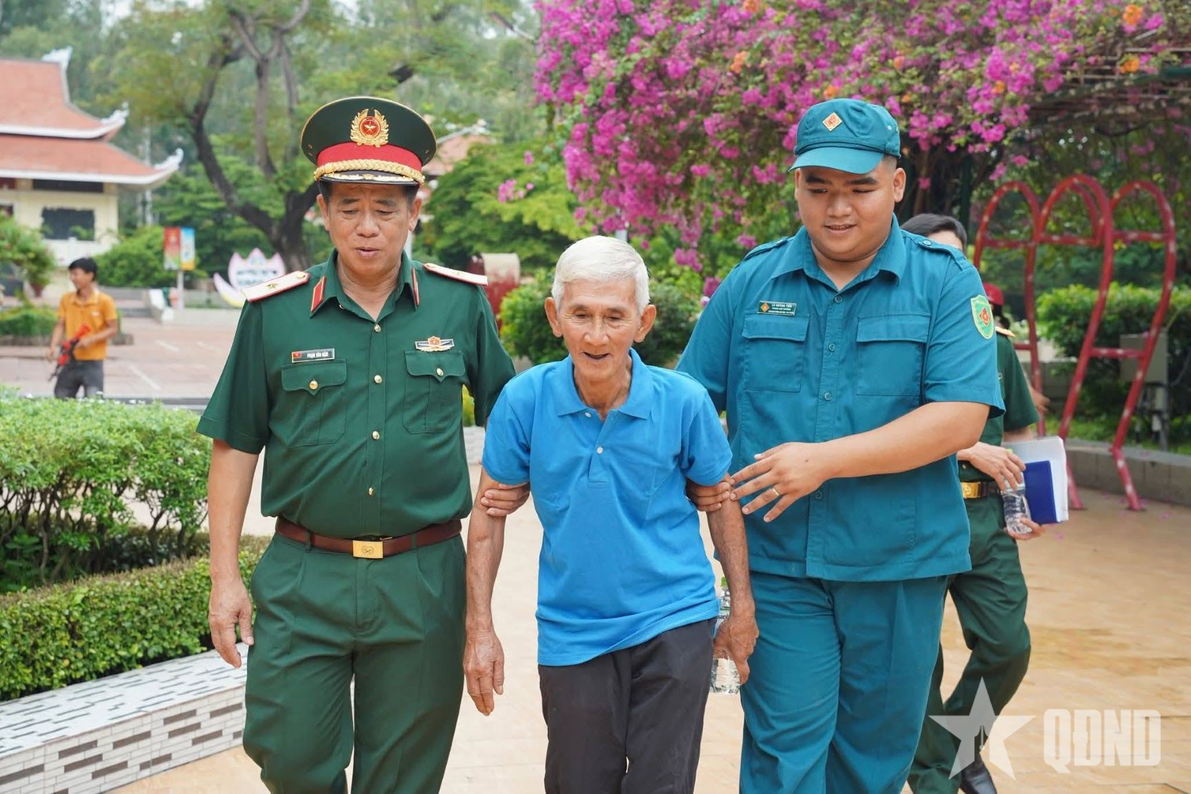 Bên những công việc thầm lặng...