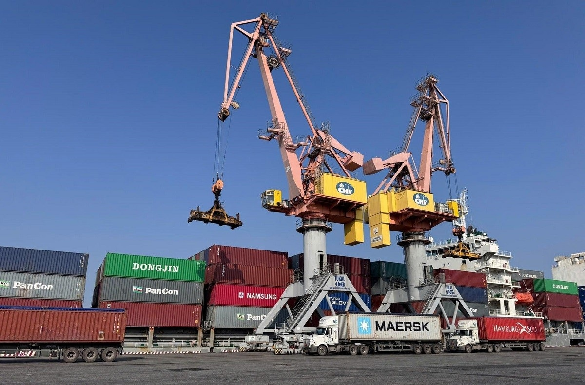 Giám sát luồng ngoại tệ trong kinh doanh chuyển khẩu hàng hóa