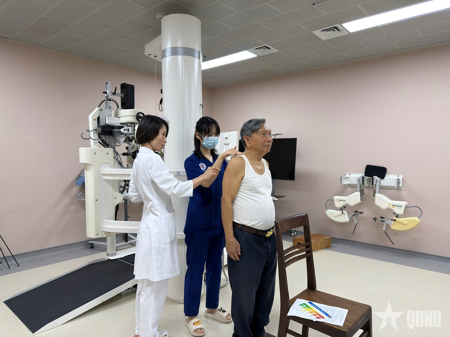 Người thầy thuốc quân y tận tâm với hành trình hồi phục

