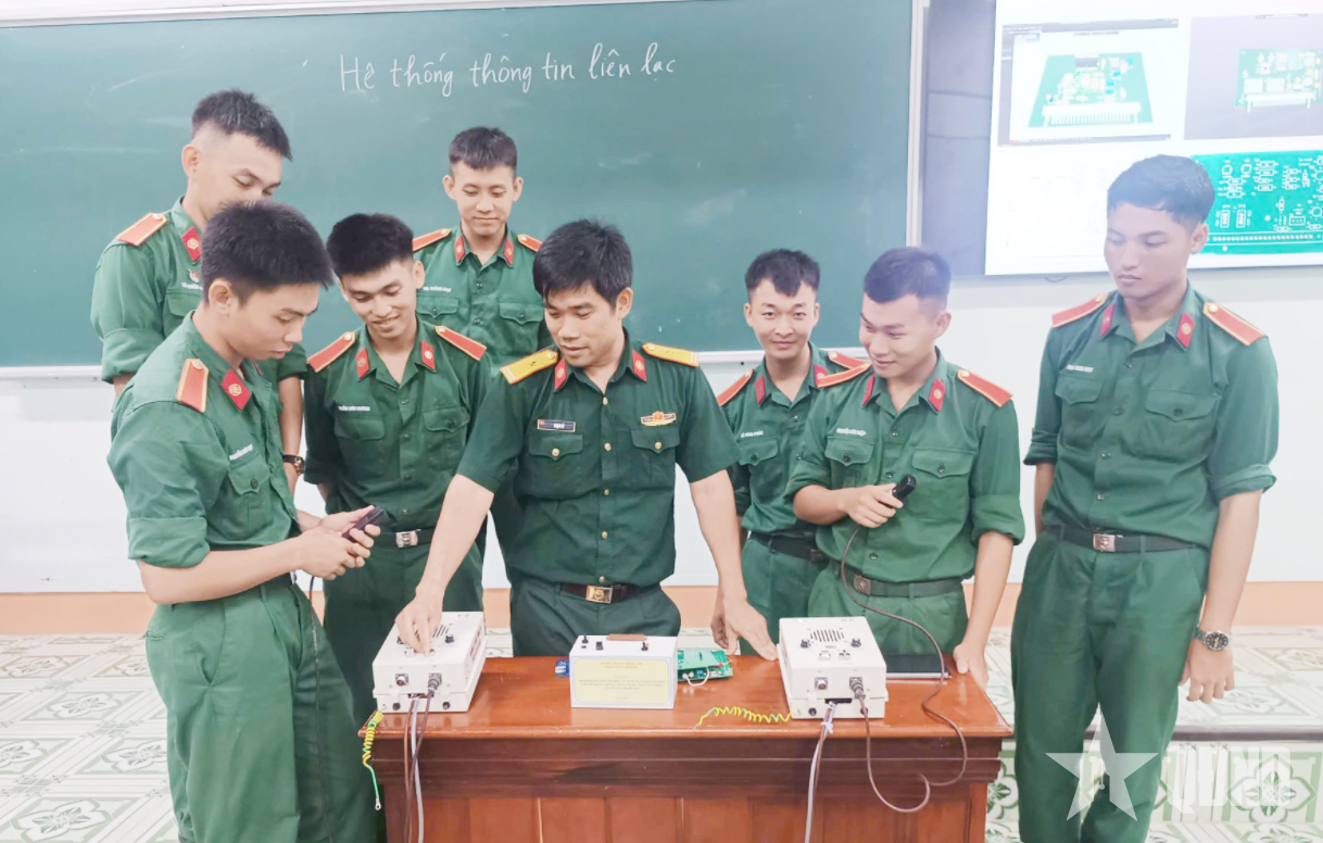 Thiếu tá, TS Phạm Kỳ, người thầy tận tụy với bục giảng và say mê nghiên cứu khoa học