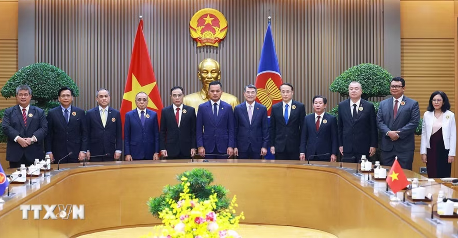 Thủ tướng Lê Minh Hưng tiếp Trưởng đoàn các nước ASEAN dự Hội nghị về đấu tranh với tội phạm truy nã