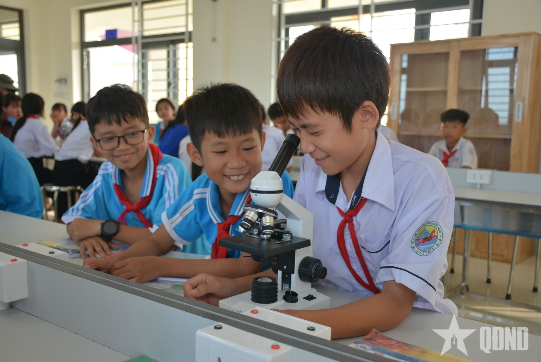 Ngôi trường hạnh phúc của học sinh vùng biên Ia Rvê, Đắk Lắk