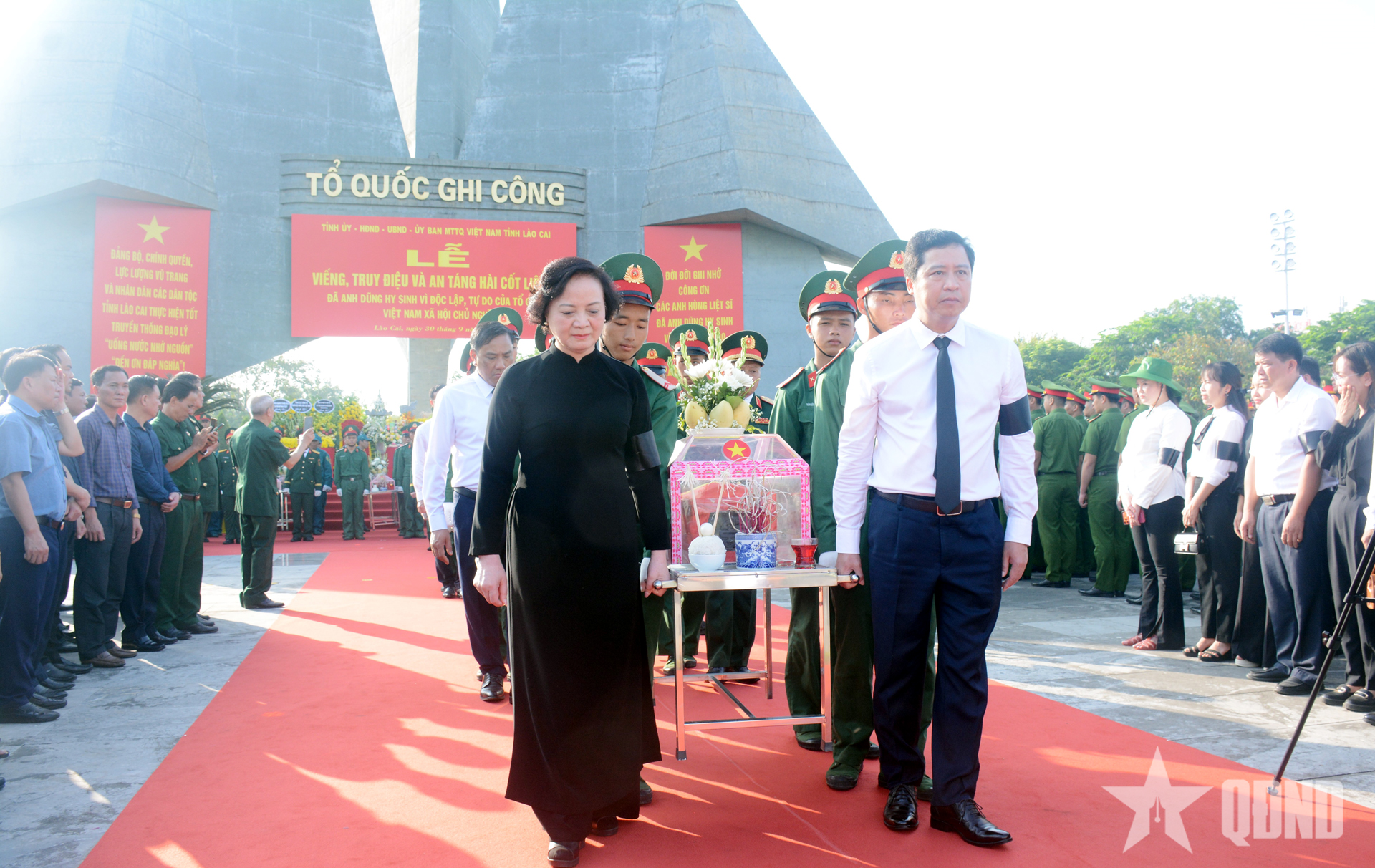 Thành kính tiễn đưa các anh hùng liệt sĩ trở về đất mẹ