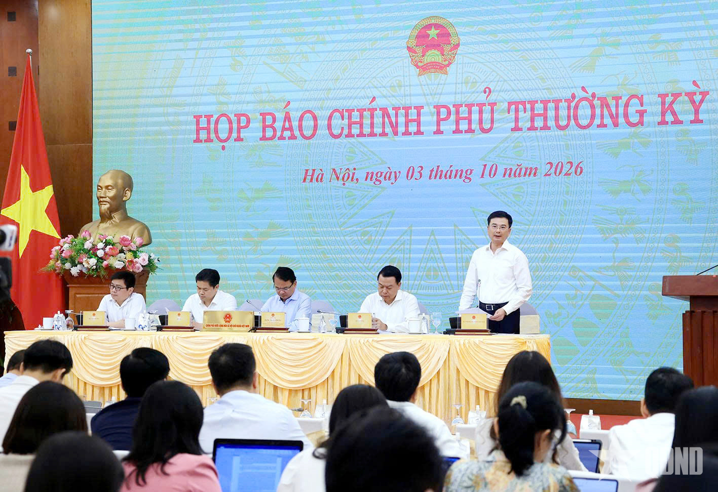 Bảo đảm cung cấp đầy đủ thiết bị y tế, thuốc thiết yếu