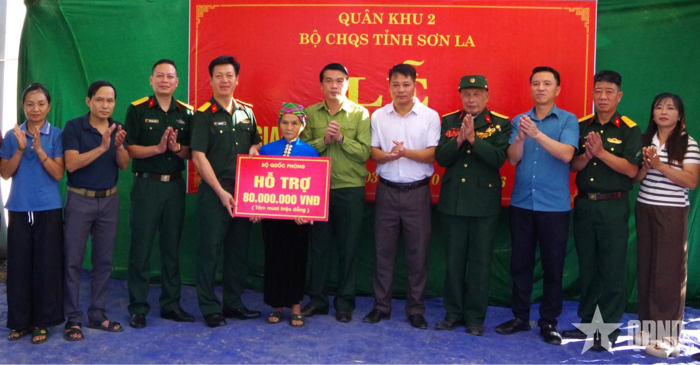 Sơn La bàn giao nhà tình nghĩa tặng gia đình thân nhân liệt sĩ

