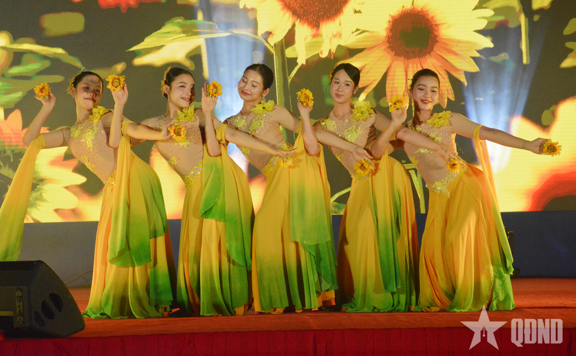 Quân khu 7 giao lưu văn nghệ với nhân dân Sông Ray, Đồng Nai