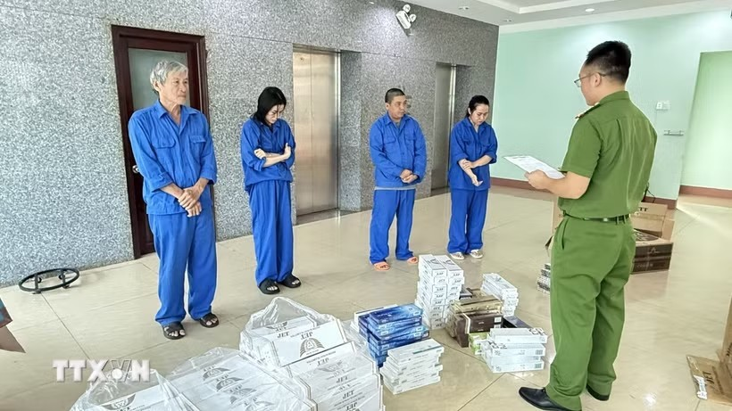 Khởi tố 6 đối tượng tàng trữ, mua bán thuốc lá nhập lậu