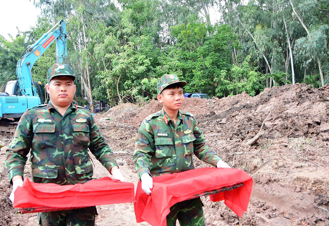 Quy tập thêm 13 bộ hài cốt liệt sĩ tại Công viên Lê Thị Riêng

