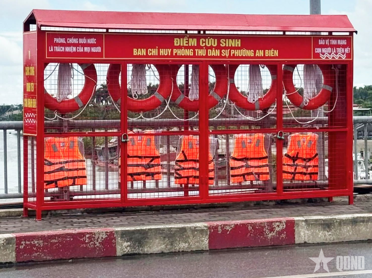 Thiết thực các “Điểm cứu sinh” trên cầu