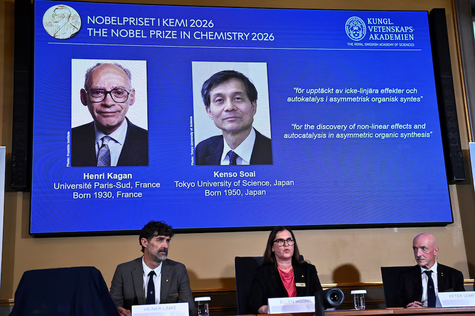 Giải Nobel Hóa học 2026 vinh danh hai nhà khoa học Pháp và Nhật Bản         