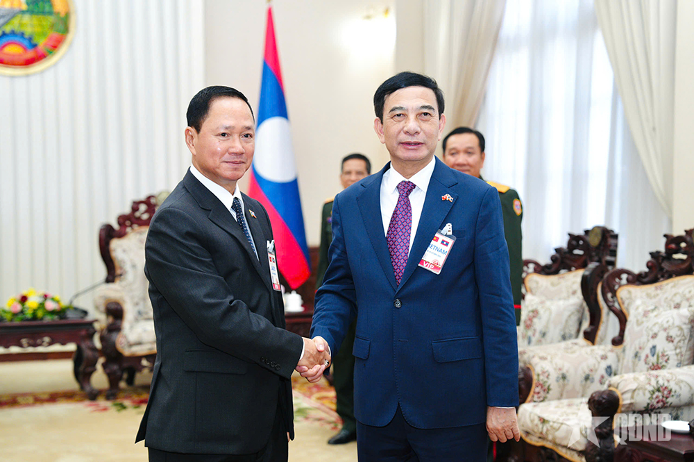 Đưa hợp tác quốc phòng Việt Nam - Lào ngày càng “gắn kết chiến lược”