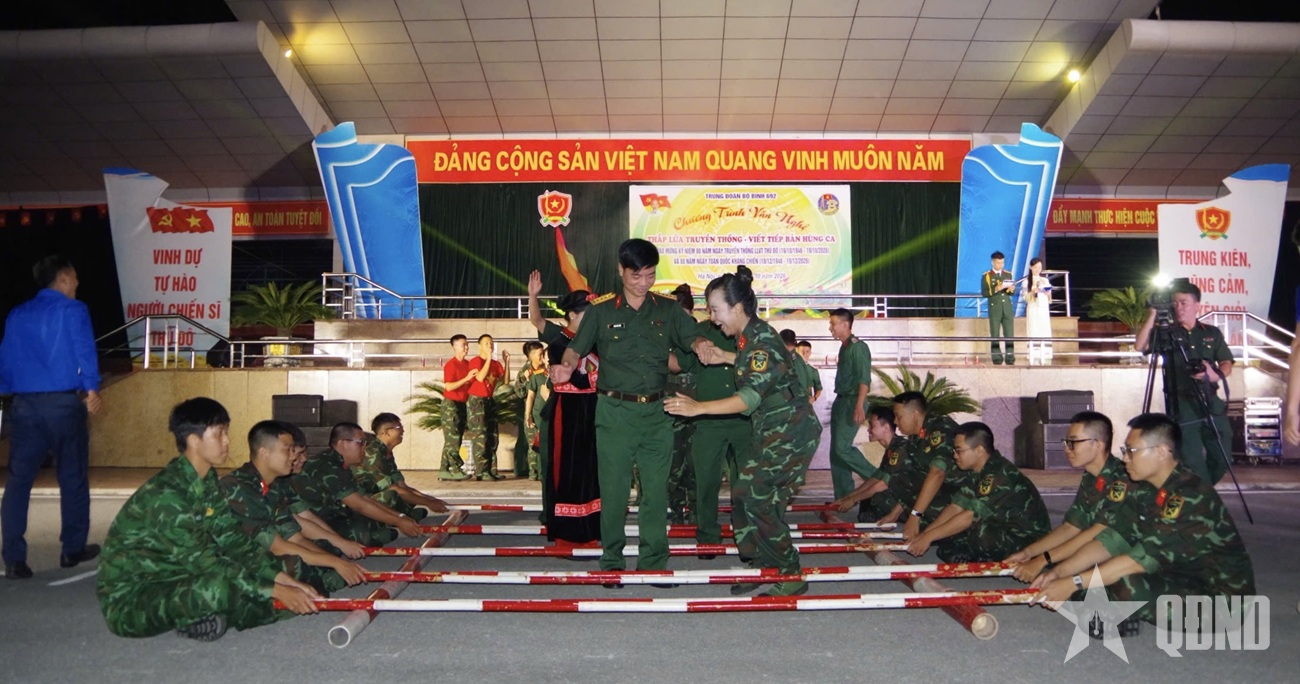 Đêm lửa trại thắm tình quân dân