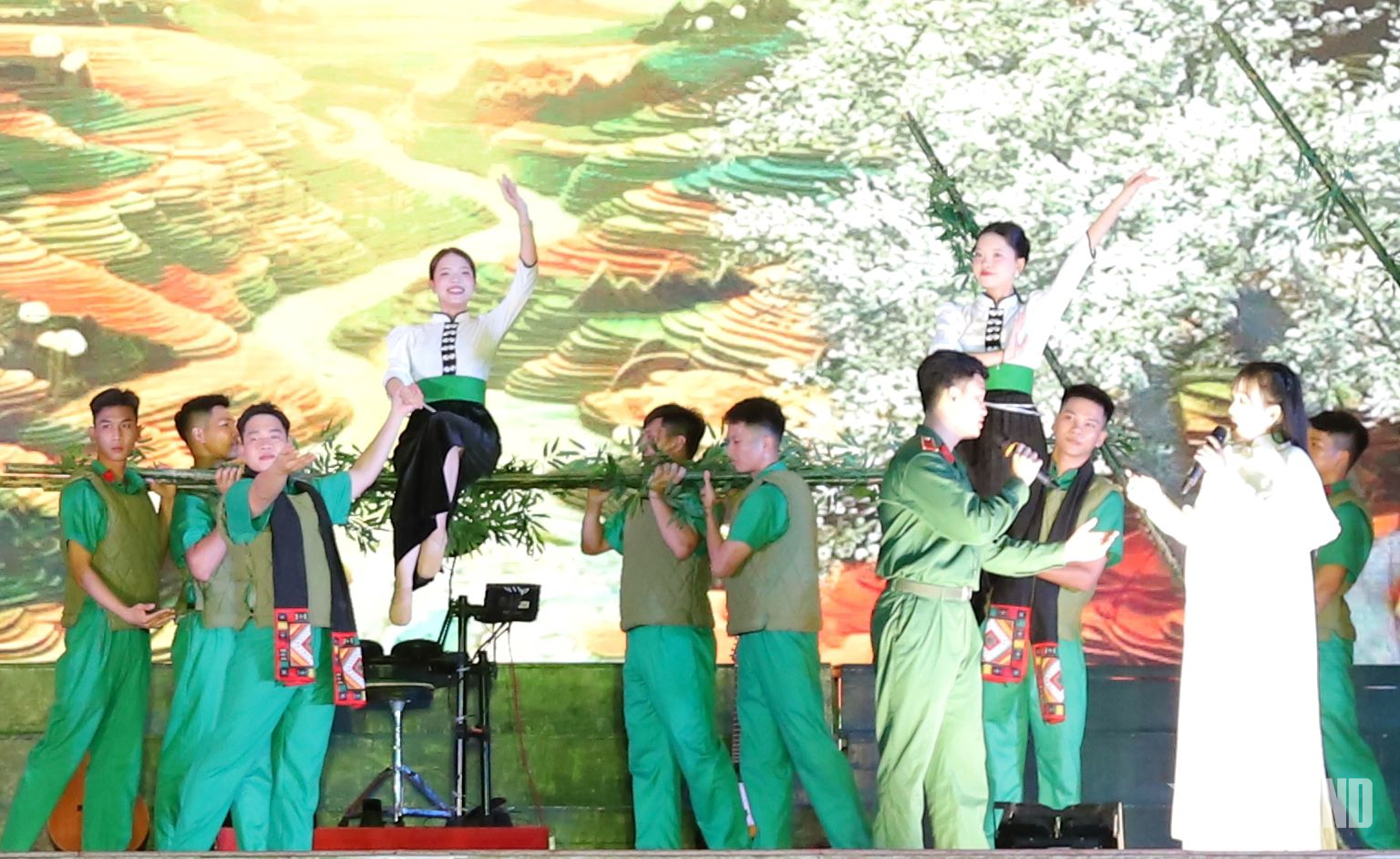 Lời ca thương nhớ mái trường thân yêu
