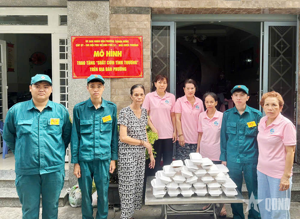Những suất cơm nghĩa tình của Dân quân