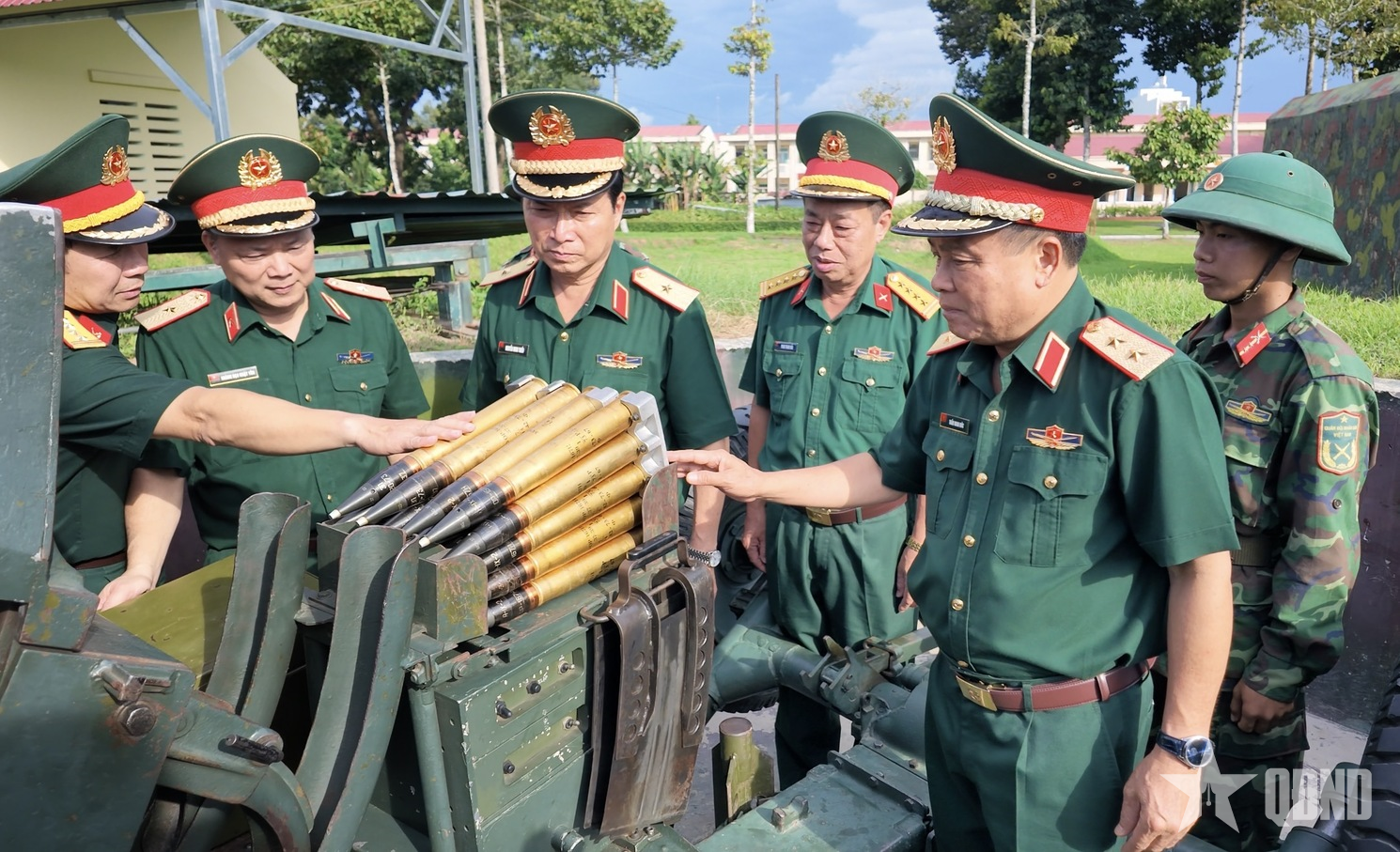 Đoàn công tác Tổng cục Hậu cần - Kỹ thuật làm việc với Quân khu 9 về công tác hậu cần, kỹ thuật