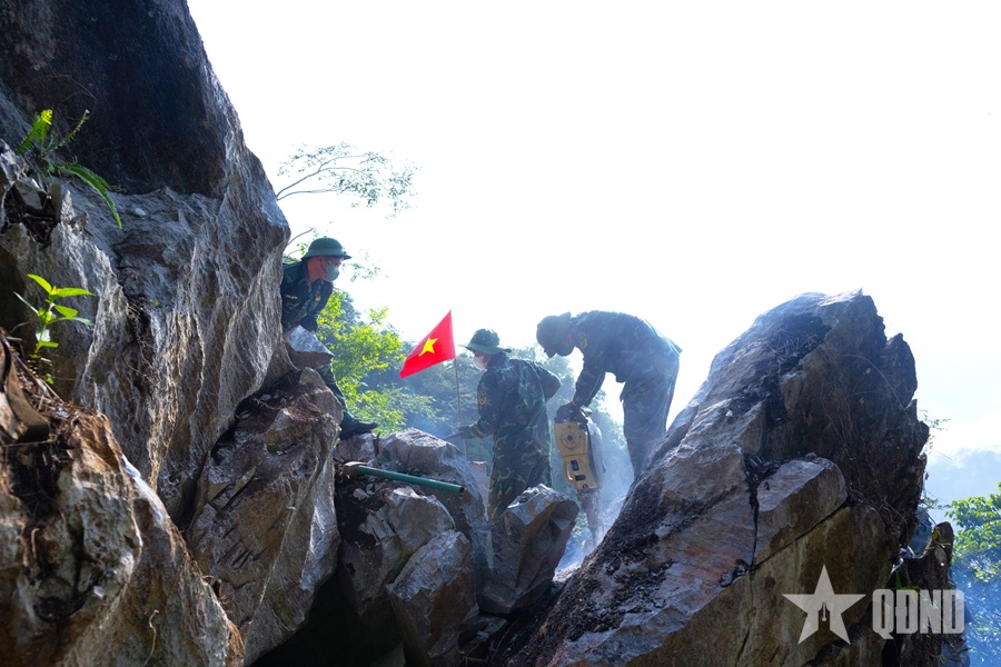 Hành trình nặng nghĩa tri ân - Bài 2: Tìm trong ký ức, đưa liệt sĩ trở về