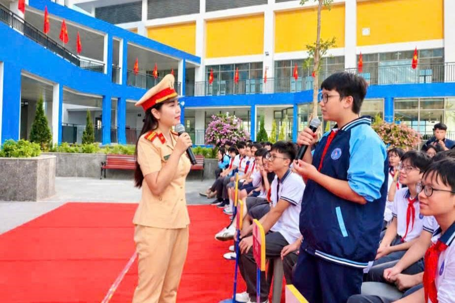 Phối hợp tuyên truyền an toàn giao thông cho học sinh