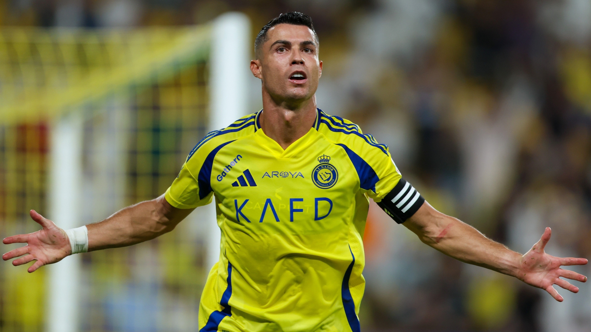 Cristiano Ronaldo cán mốc 980 bàn thắng
