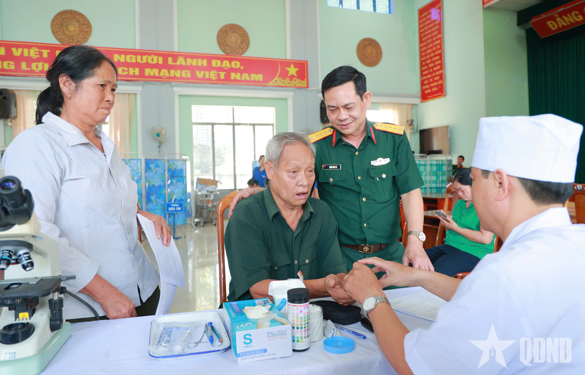 Bệnh viện Quân y 211 đồng hành chăm sóc sức khỏe người có công và nhân dân