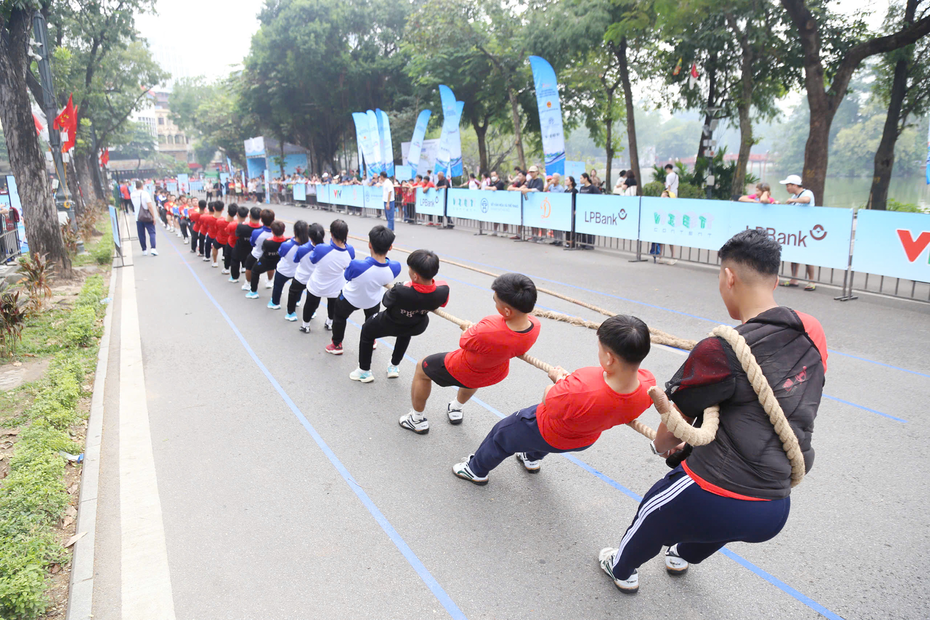 Mang thể thao đến gần người dân

