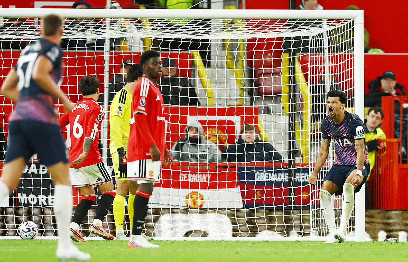 Tin thể thao (11-10): MU đánh rơi chiến thắng, Barca thể hiện sức mạnh

