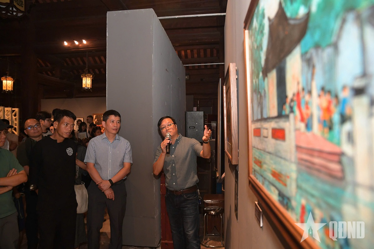 Chuyên nghiệp hóa nghề giám tuyển gallery 
