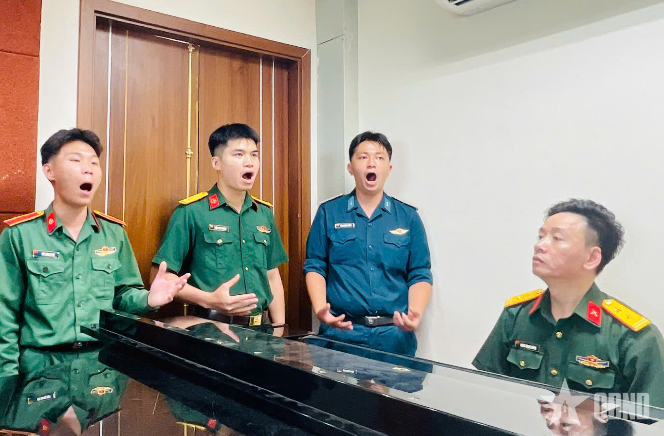 Những giờ học “chắp cánh” tiếng hát người lính vang xa
