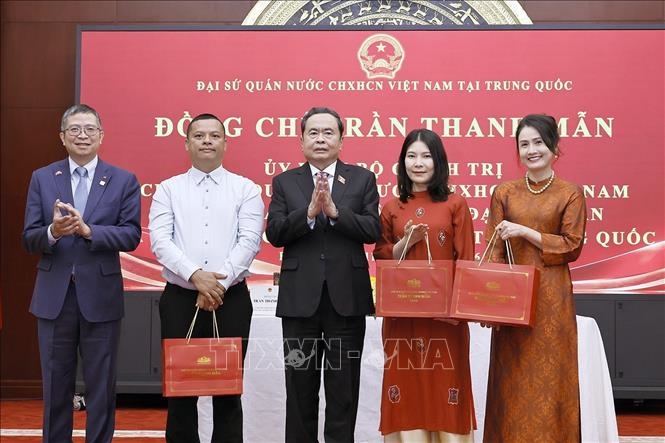 Chủ tịch Quốc hội Trần Thanh Mẫn gặp gỡ cộng đồng kiều bào tại Trung Quốc