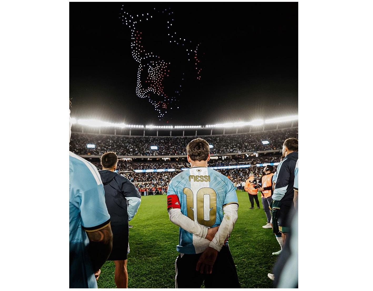 Người hâm mộ luôn đồng hành cùng Lionel Messi 