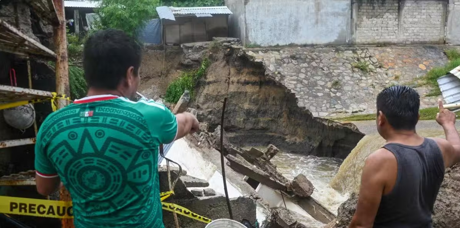 Mexico huy động hơn 22.000 nhân lực ứng phó bão Simon