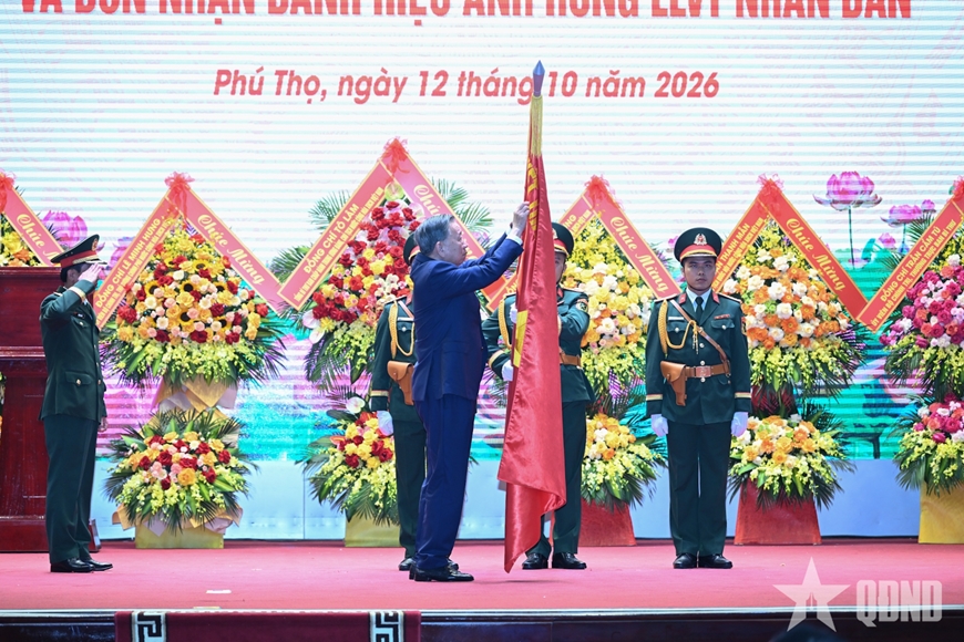 Tổng B&iacute; thư, Chủ tịch nước T&ocirc; L&acirc;m: Tập trung x&acirc;y dựng LLVT Qu&acirc;n khu 2 c&aacute;ch mạng, ch&iacute;nh quy, tinh nhuệ, hiện đại