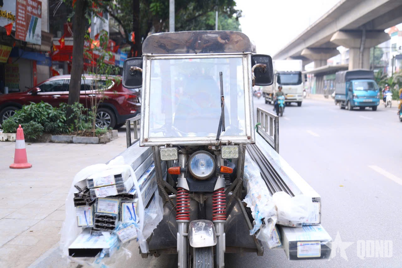 Hà Nội: Tăng cường kiểm tra, xử lý xe tự chế và xe máy chở hàng cồng kềnh