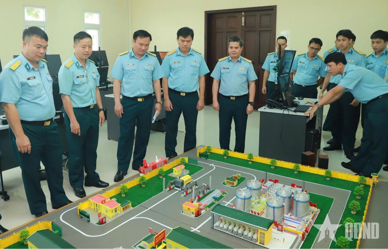 Kiểm tra công tác xây dựng đơn vị tại Trường Sĩ quan Không quân