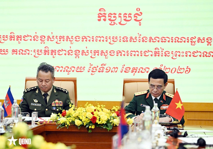 Đại tướng Phan Văn Giang hội đàm với Phó thủ tướng, Bộ trưởng Bộ Quốc phòng Campuchia