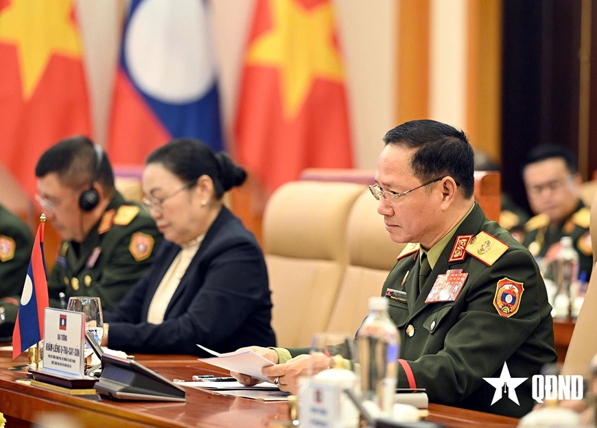 Đại tướng Phan Văn Giang hội đàm với Phó thủ tướng, Bộ trưởng Bộ Quốc phòng Lào