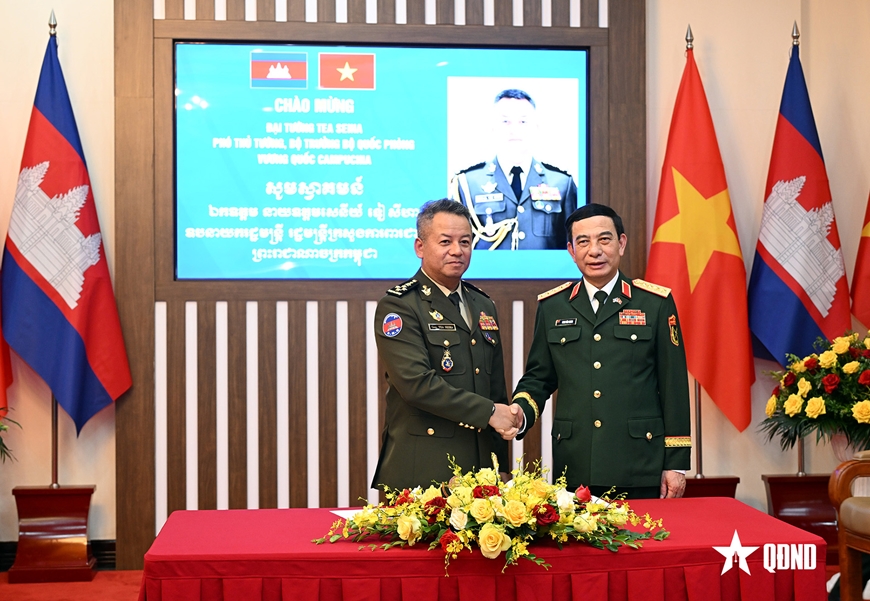 Đại tướng Phan Văn Giang hội đàm với Phó thủ tướng, Bộ trưởng Bộ Quốc phòng Campuchia