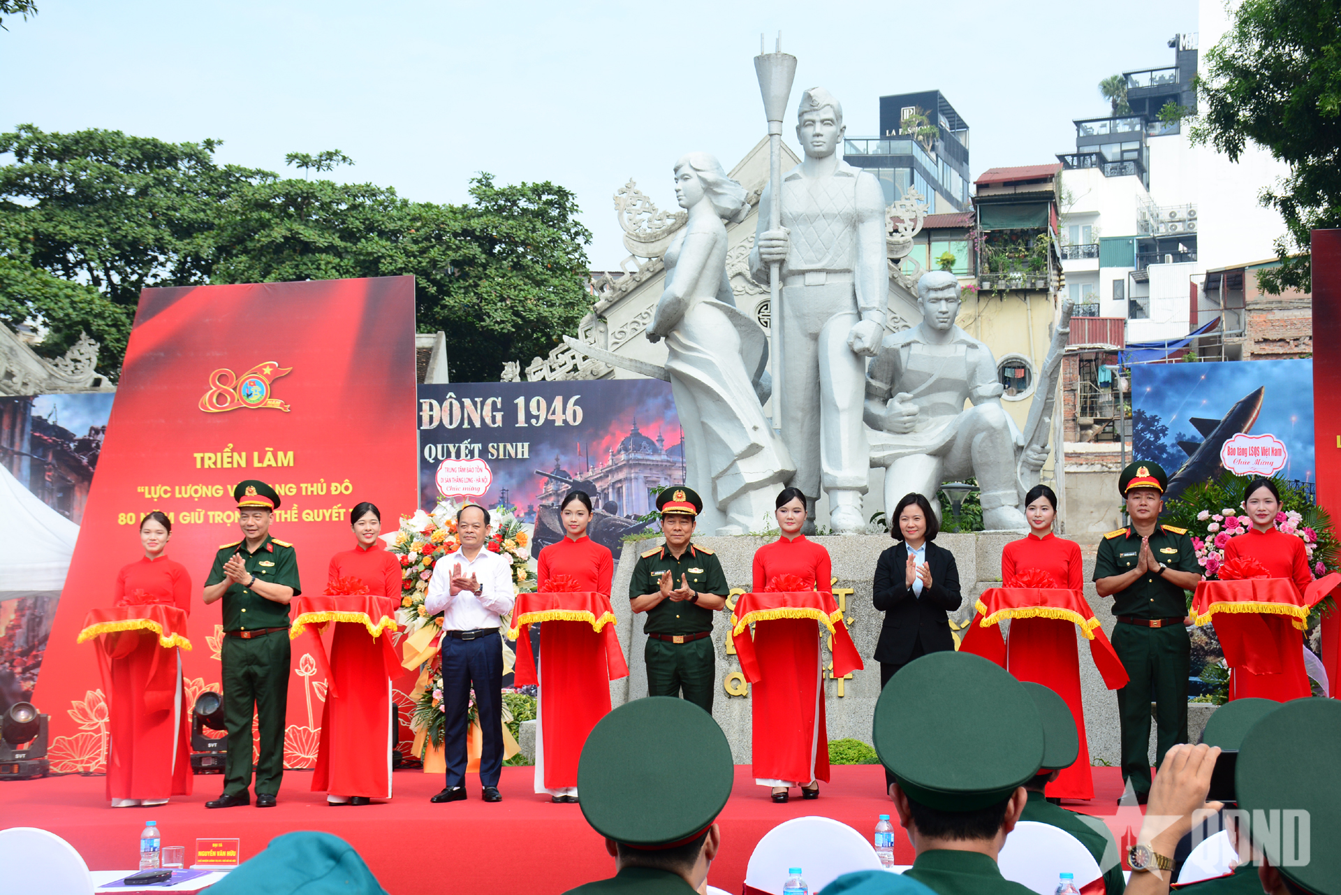 Triển lãm “Lực lượng vũ trang Thủ đô - 80 năm giữ trọn lời thề quyết tử”
