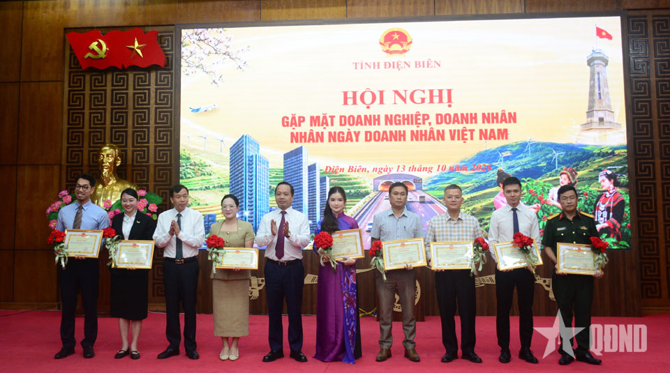 Điện Biên: Khen thưởng 19 doanh nghiệp, nhà đầu tư tiêu biểu