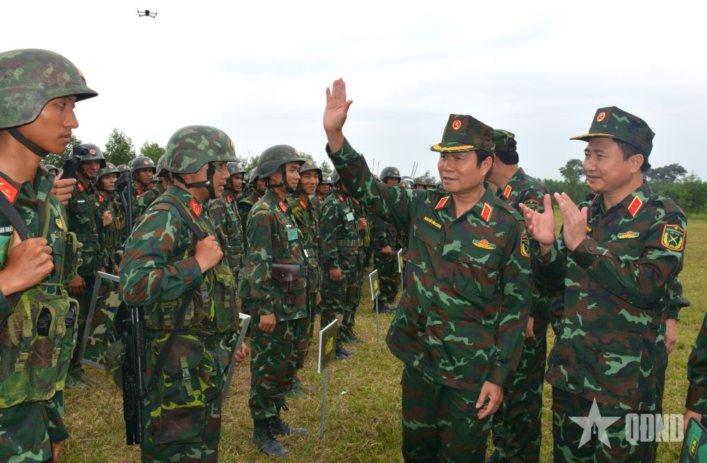 Đại tướng Nguyễn Tân Cương kiểm tra công tác chuẩn bị diễn tập tại Quân khu 4 