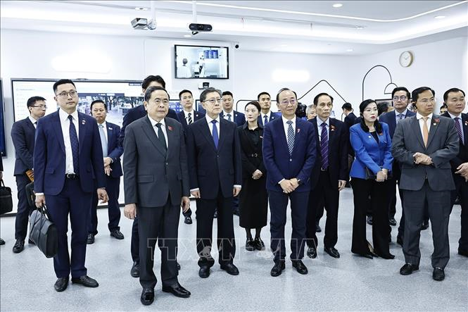 Chủ tịch Quốc hội Trần Thanh Mẫn thăm Khu Phát triển kinh tế - công nghệ Bắc Kinh