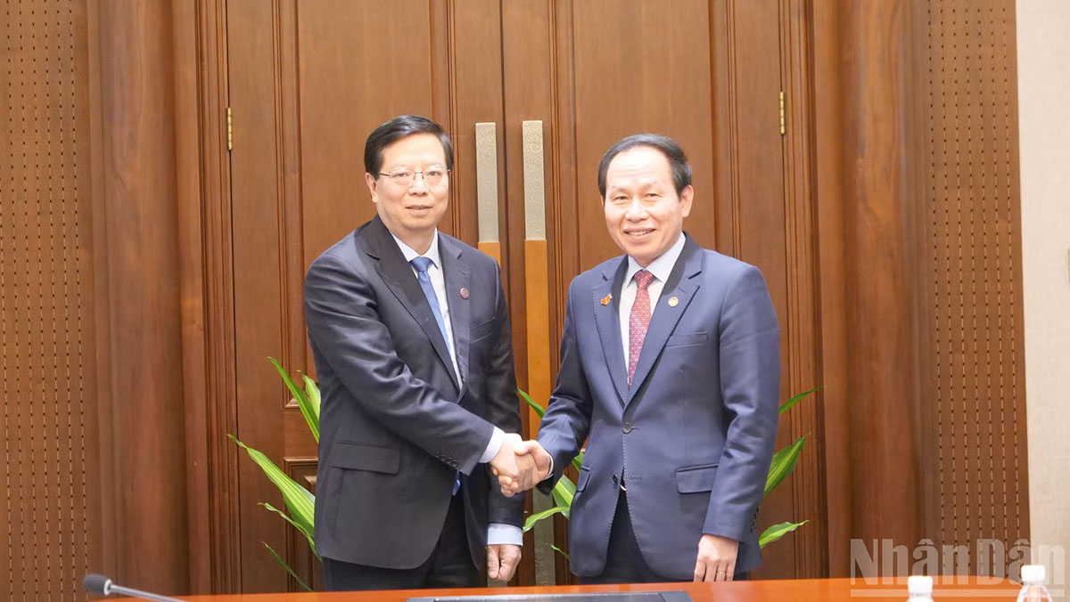 Phó thủ tướng Lê Tiến Châu thăm và làm việc tại Đại học Thanh Hoa, Trung Quốc