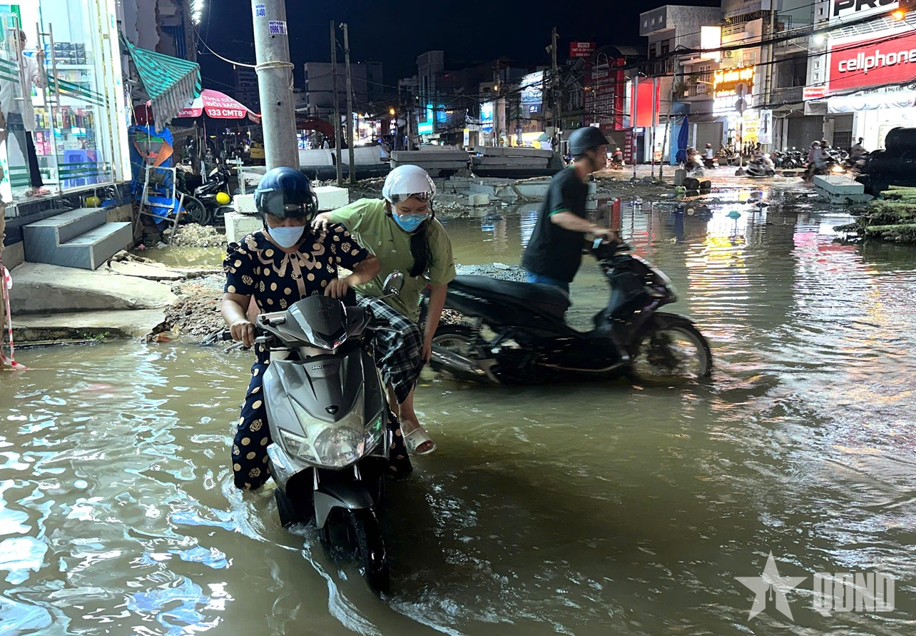 Nhiều tuyến đường ở Cần Thơ ngập sâu