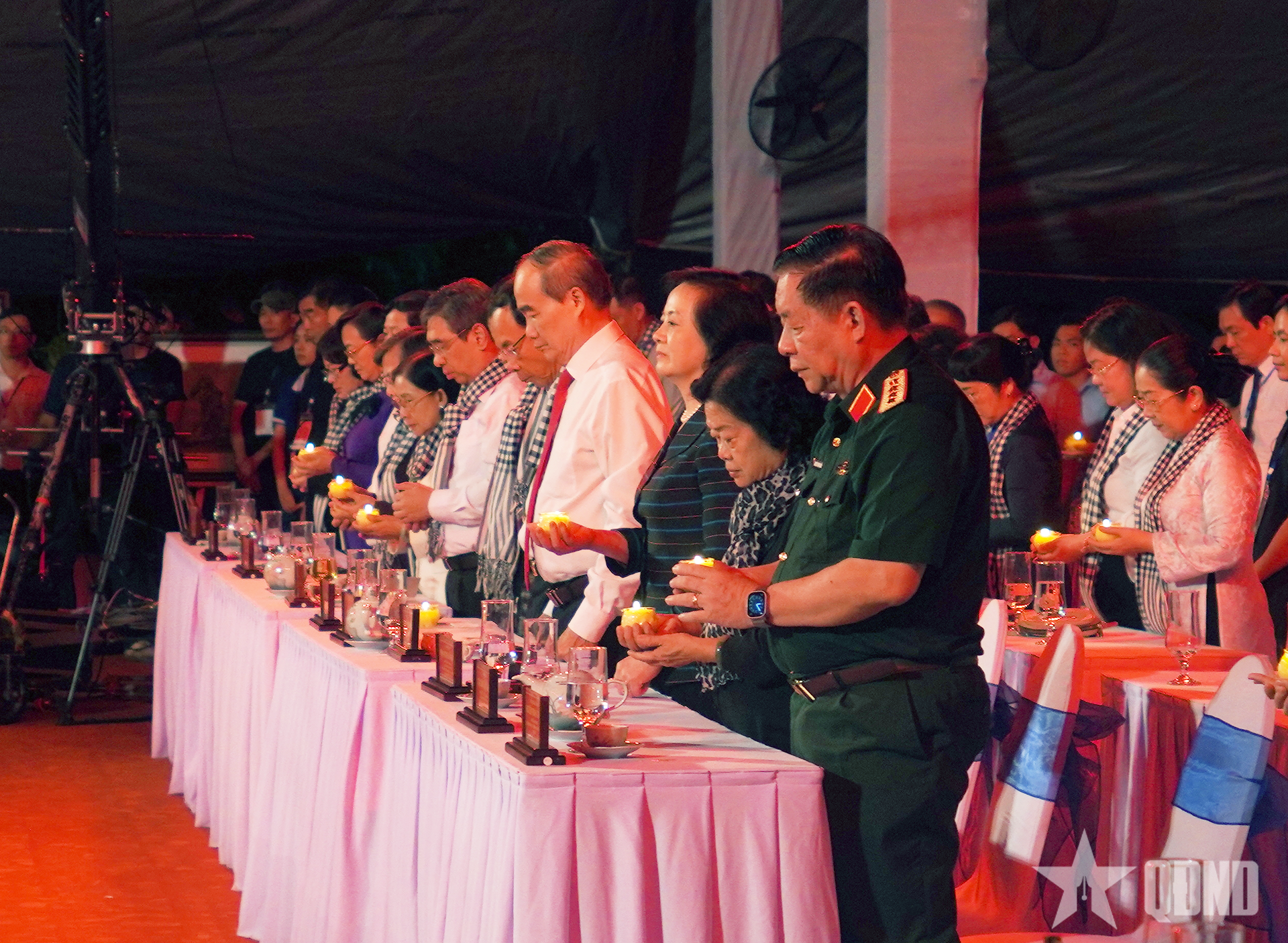 Đại tướng Nguyễn Trọng Nghĩa dự chương trình nghệ thuật đặc biệt tại Công viên Lê Thị Riêng