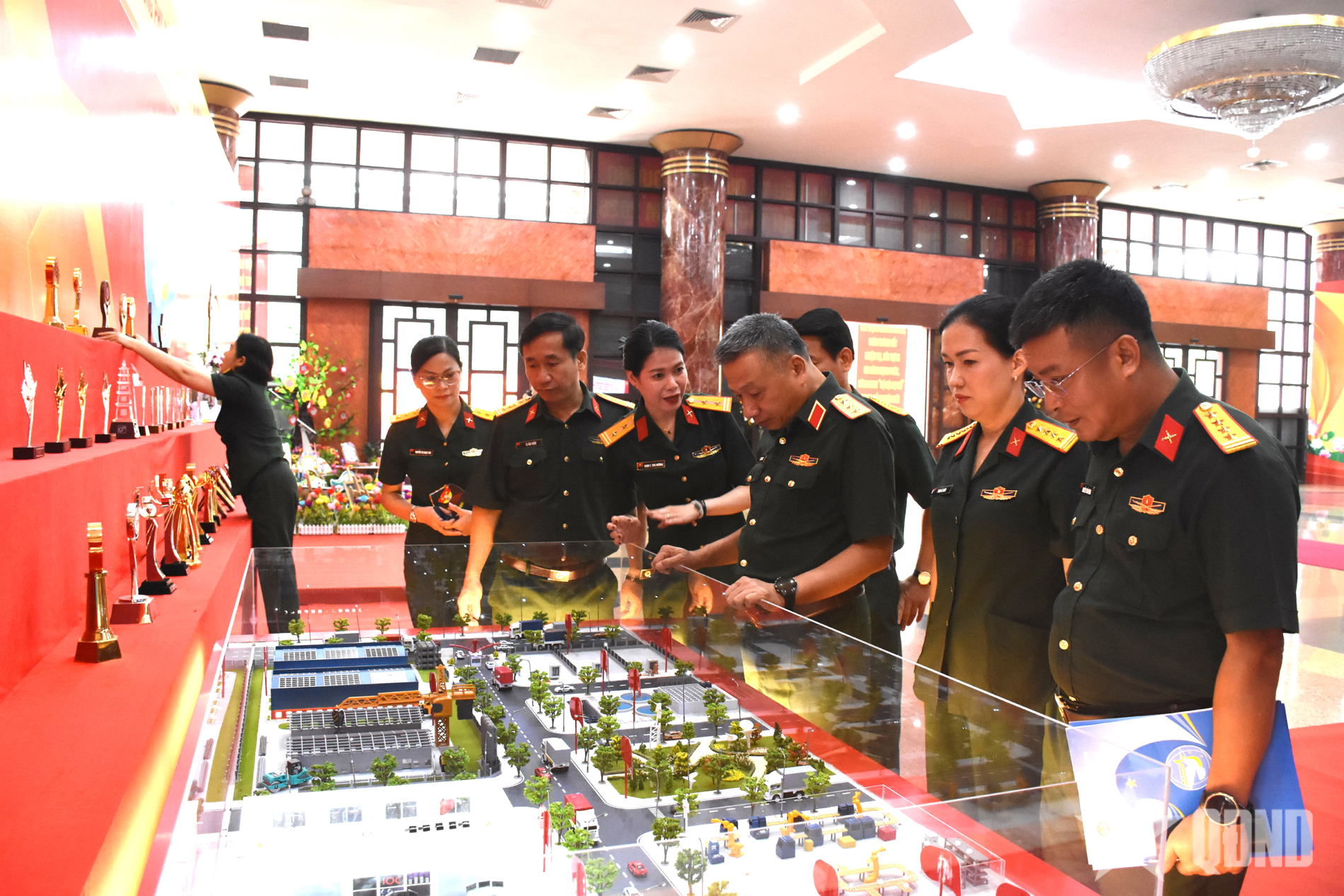 Thượng tướng Lê Quang Minh chủ trì tổng duyệt chương trình Tuyên dương, trao Giải thưởng Phụ nữ Quân đội lần thứ nhất