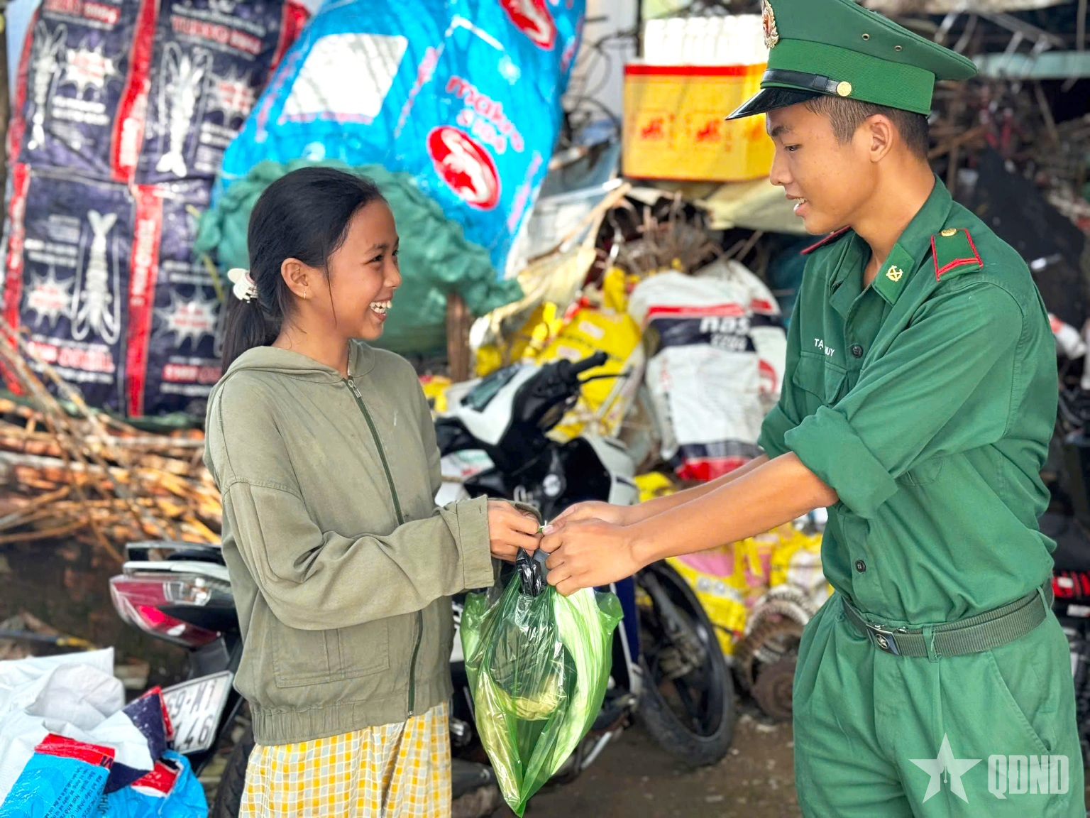 Cà Mau: “Đổi rác lấy quà” - chung tay bảo vệ môi trường