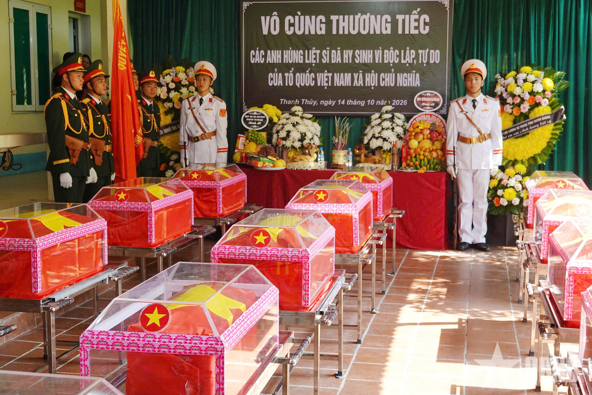 Bộ CHQS tỉnh Tuyên Quang di chuyển, truy điệu và an táng 93 hài cốt liệt sĩ

