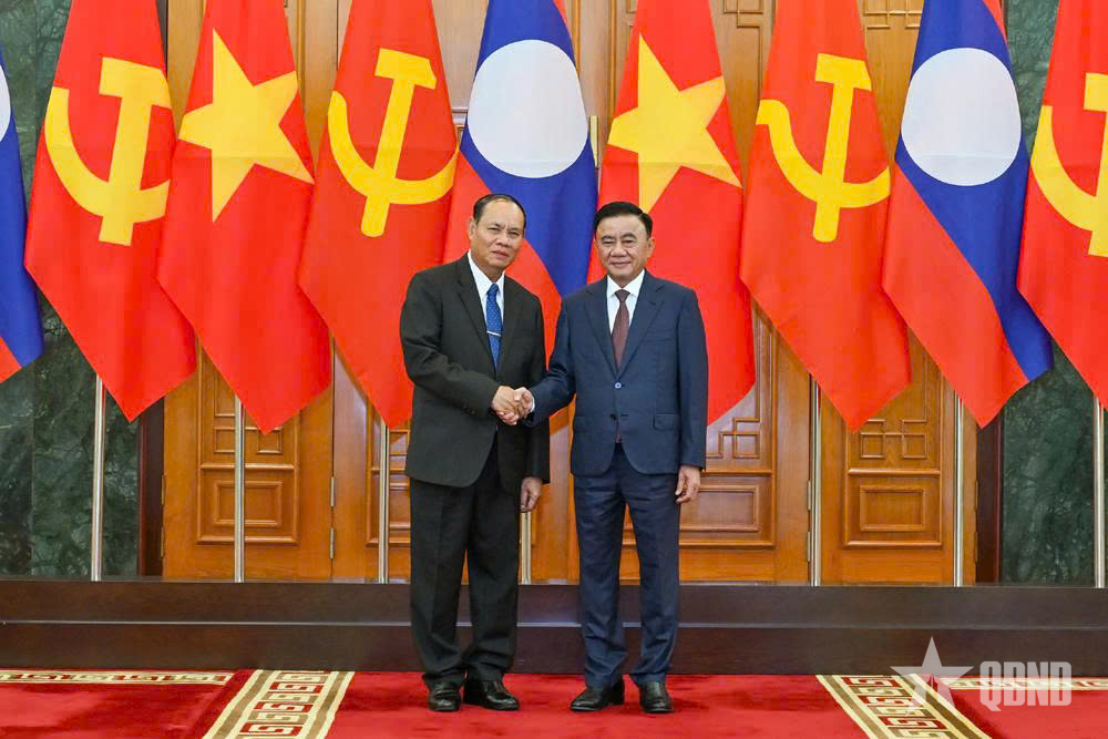 Thường trực Ban Bí thư Trần Cẩm Tú hội đàm với Thường trực Ban Bí thư Trung ương Đảng Nhân dân Cách mạng Lào