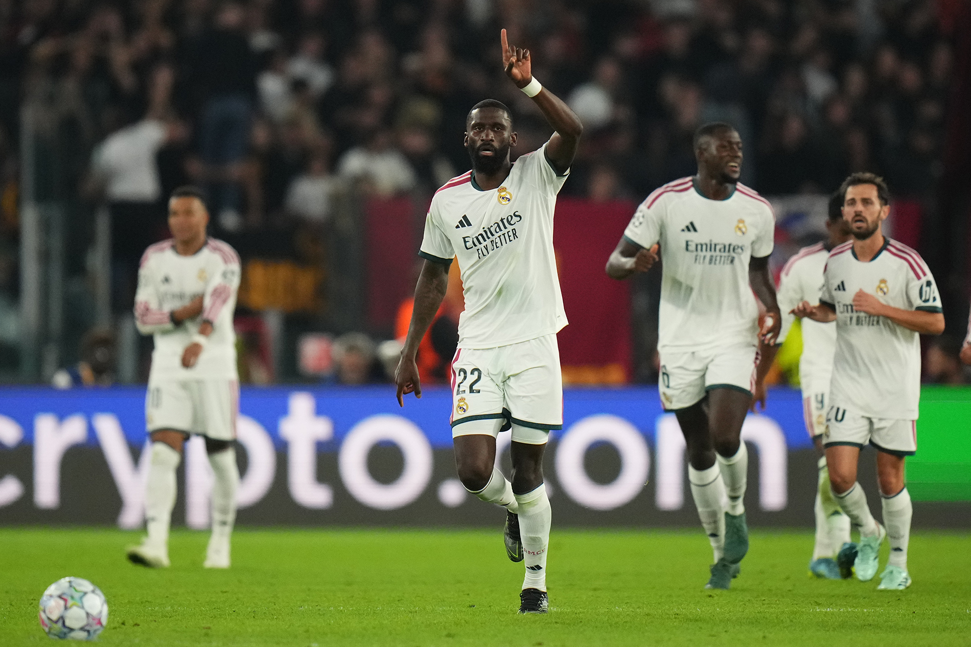 Tin thể thao (15-10): Real Madrid ngược dòng kịch tính, Mbappe phá kỷ lục của Messi

