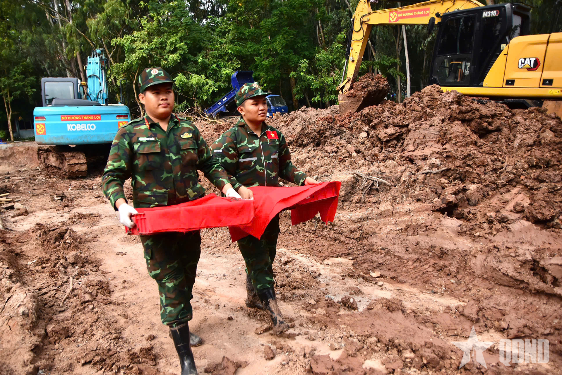 Quy tập thêm 8 hài cốt liệt sĩ tại Công viên Lê Thị Riêng