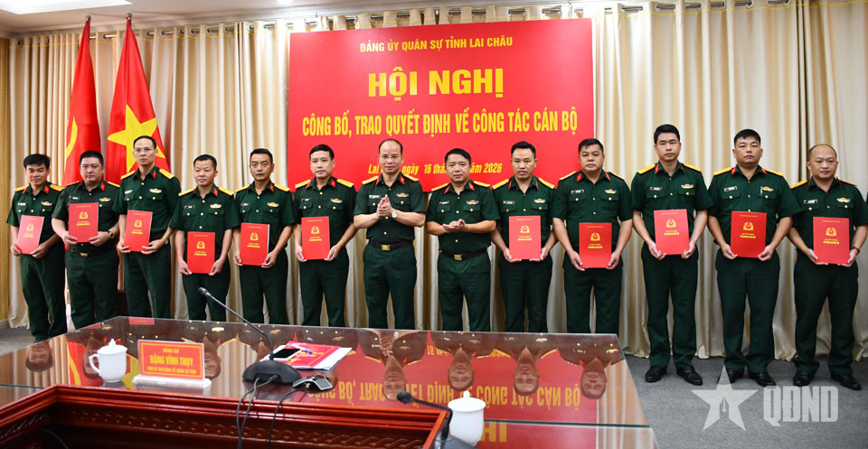 Đảng ủy Quân sự tỉnh Lai Châu công bố, trao quyết định về công tác cán bộ